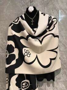 1入女性時尚山茶花印花假絨毛保暖披肩圍巾,適合日常穿著 - 黑色 - 查看 1