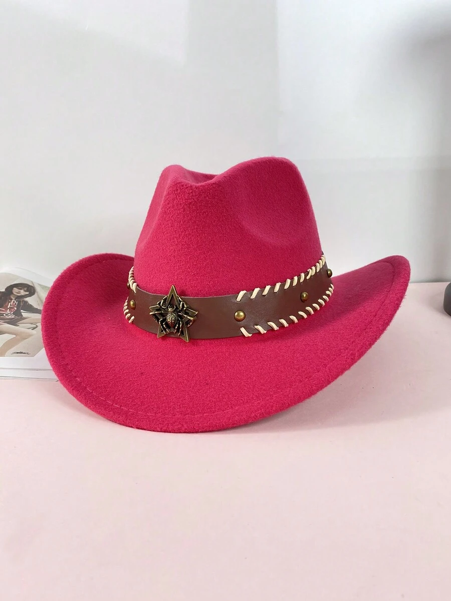 1頂男女皆宜的西部牛仔帽、爵士福爾摩帽,羊毛呢帽。寬邊帽,配有簡潔的鉚釘、公牛頭、蜜蜂和珍珠細節。適合日常穿著,也是送給朋友的絕佳禮物。