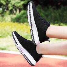 Zapatillas informales transpirables con malla y suela suave para mujer talla grande, calzado deportivo para correr, al por mayor para primavera/otoño