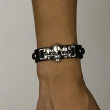 1個男性朋克風格的骷髏頭皮革手鍊