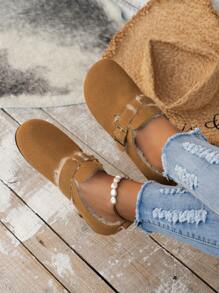 Damskie buty na płaskiej podeszwie w stylu vintage, wiosna i jesień, miękkie dno, wygodne, dekoracyjna metalowa klamra, wsuwane mokasyny dla studentów