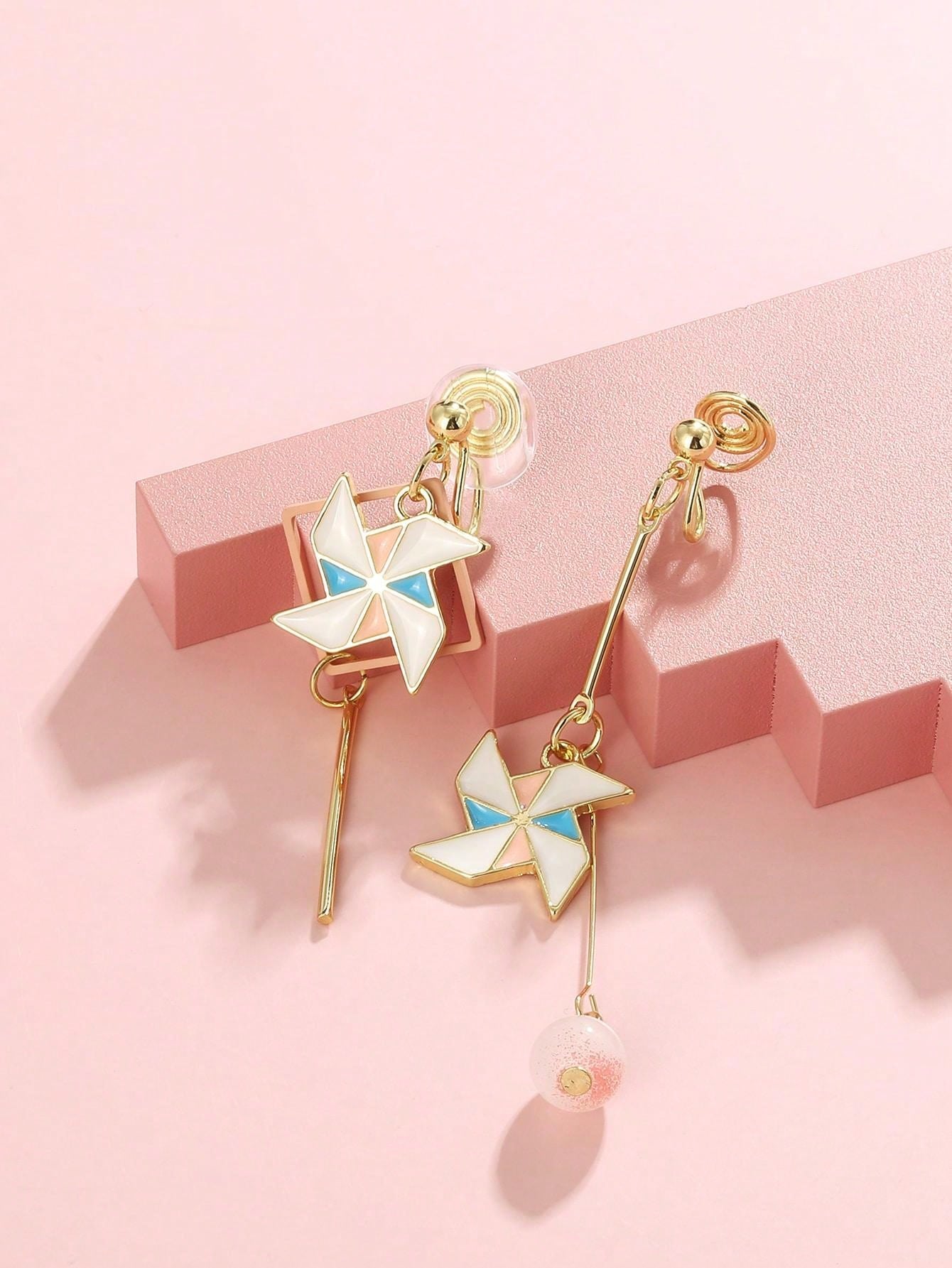 A pair of colorful cartoons, cute and lucky small windmills with