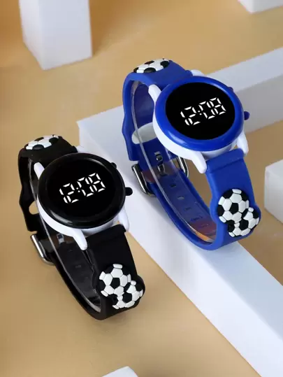 两款圆形LED电子腕带，带有足球图案，适合男孩和女孩佩戴。这些可爱的儿童运动手表时尚美观，适合日常佩戴和作为礼物赠送。