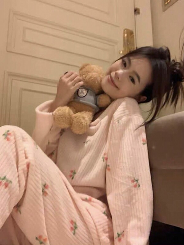 2pcs/Set Floral Printed Plush Round Neck Long Sleeve Top And Long Pants Pajama Set