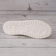 1 Pair Women's Sports Style Warm Flat Shoes With Lace-up, Printed Fabric And Low-cut For Outdoor Activities - Red and White - View 7