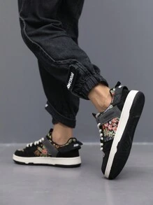 Couple's Secret Forest Oil Painting Skate Shoes, Comfortable Light-Weight Daily Outdoor Hiking & Casual Sneakers, Niche Design Lovers Shoes - Black and White - View 6