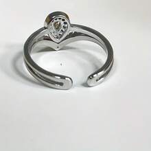 水滴形皇冠鑽石戒指,奢華又時尚的結婚戒指