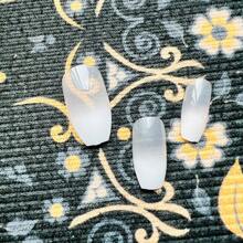 24入組t形假指甲,短款芭蕾粉色漸變假指甲,霜糖條形壓縮假甲,設計給女性、女孩和學生再次使用的短款芭蕾假甲,附送1份果凍膠和1份指甲文件