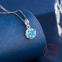 梅花吊墜,韓國和日本風格極簡鎖骨鏈,森系女孩風格1克拉高碳莫桑石925純銀項鍊適用於女性