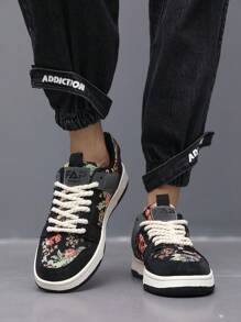 Couple's Secret Forest Oil Painting Skate Shoes, Comfortable Light-Weight Daily Outdoor Hiking & Casual Sneakers, Niche Design Lovers Shoes - Black and White - View 5