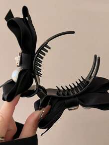 1pc French Style Camellia Flower Faux Pearl Bow Hair Clip For Women, Retro Ball Head Grab Clip Elegant Valentine's Day Valentines Claw Clips Hair Claws Hair Barrettes, School Stuff, College, Pearl Hair Accessories, Winter Outfit For Women, Bows, Cute