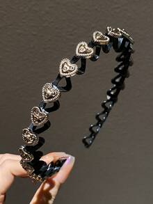 1枚極簡主義心形女式髮箍，適用於髮型造型