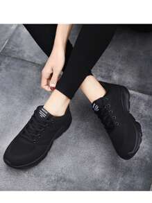 女性休閒運動鞋，適合日常穿著