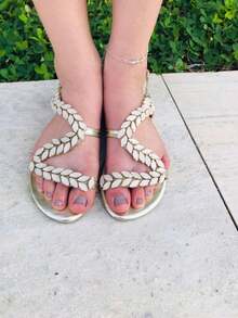 Rasteira de pedras brancas rasteirinha elegante sandália feminina confortável