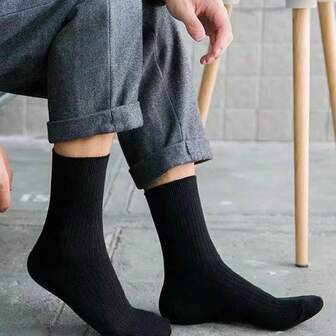 Herrstrumpor till mitten av vaden och mångsidiga enkla affärsstrumpor för fyra säsonger, svettavvisande och andningsbara, 6 par slumpmässigt levererade, höst