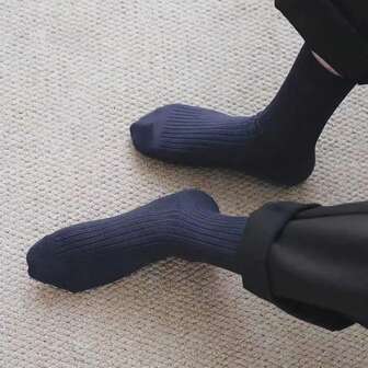 Herrstrumpor till mitten av vaden och mångsidiga enkla affärsstrumpor för fyra säsonger, svettavvisande och andningsbara, 6 par slumpmässigt levererade, höst