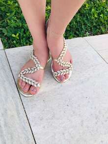 Rasteira de pedras brancas rasteirinha elegante sandália feminina confortável