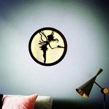 1 件雷射雕刻,uv 印刷,女孩形狀的 Led 牆壁裝飾仙女燈,帶定時功能 6-18 小時,木質材料上雕刻圖案,聖誕節裝飾壁掛燈,使用 6 小時後自動關閉,使用後自動打開18 小時,重複循環節省電池電量,節日和家居裝飾的木製懸掛裝飾路標,帶aaa 電池（不含）zh0859 - 紅木色 - 查看 4