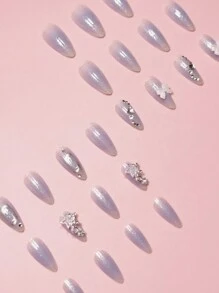 Sanrio 情人节指甲 24 件中长杏仁形假指甲，带蓝紫银银河闪亮星星和白色水钻装饰，另加 1 件果冻凝胶和 1 件指甲锉，适用于女孩按压指甲美甲用品