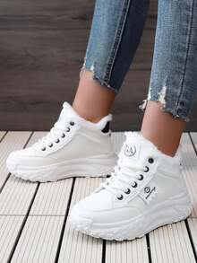 女性雪地靴2023新風格加厚長毛絨濃烈香調和時尚厚底增加戶外休閒競技鞋適用於學生和女士們