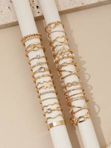 30 件朋克风格戒指套装，镶有心形水钻、蝴蝶、仿珍珠和其他元素，适合女性日常佩戴情人节