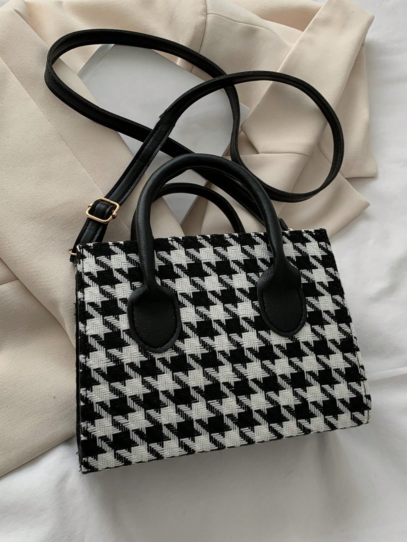 حقيبة مربعة لليد بنمط الطيور المربعة الجديدة للموض...