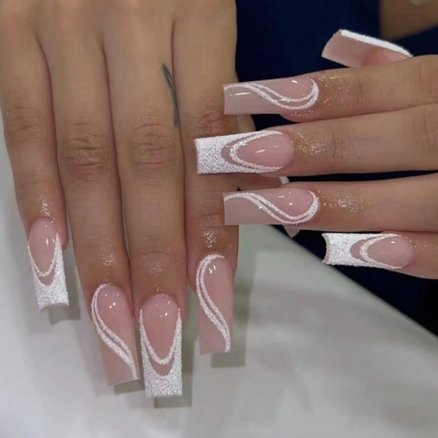 Diseño De Uñas Cortas Al Estilo Francés Con Borde Plateado Y Destellos Brillantes - Blanco - Ver 1