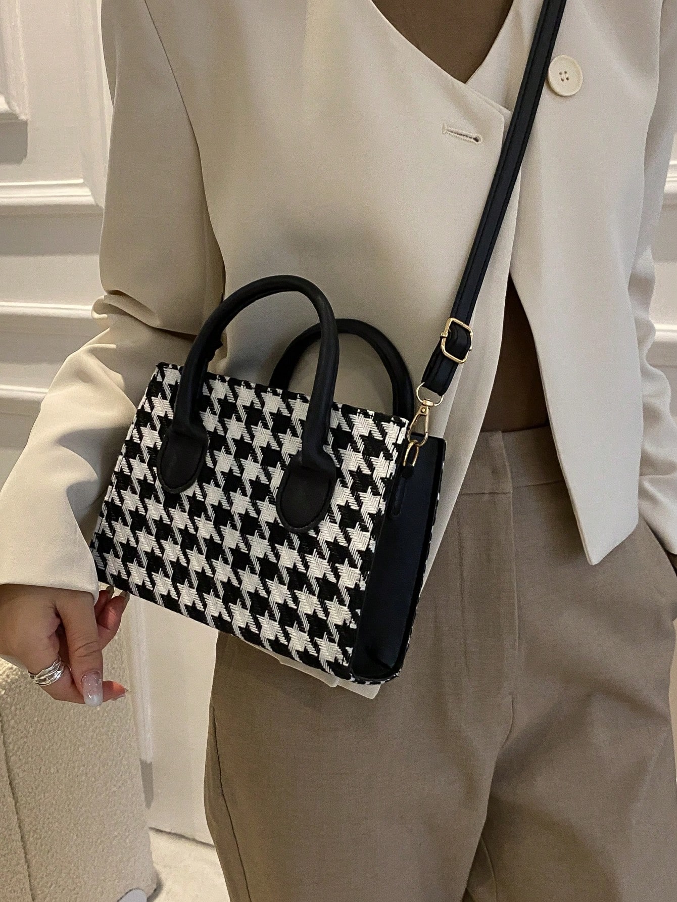 حقيبة مربعة لليد بنمط الطيور المربعة الجديدة للموض...