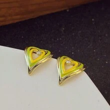 Heart-shaped Earrings - Gold - View 3