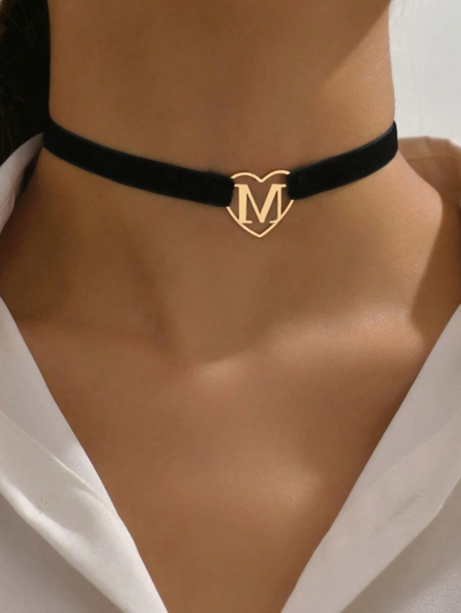 1 件时尚简约黑色天鹅绒圆形吊坠项链，带蝴蝶、字母和心形细节，适合女士，情人节、妈妈、母亲、母亲节、礼物