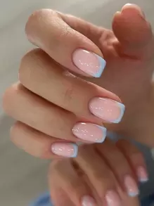 使用 24 件短指甲方形极简雾蓝色法式风格来提升您的外观，涵盖所有指甲套装，适合女性和女孩在日常聚会上佩戴，按压指甲，中长方形假指甲美甲用品指甲 - 霧霾藍 - 查看 1