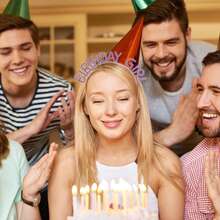 2入組女士生日皇冠,搭配紫色生日皇冠和公主皇冠腰帶,鑲有鋯石,歡慶生日必備 - 紫色 - 查看 3