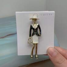 1個鋅合金卡通女孩子帶滴形包包胸針,日常穿搭創意服飾配件