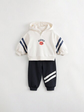 2入組少年時尚對比條紋圓領加絨衫和褲套裝