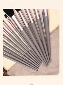 13件套黑色化妆刷套装，包含散粉刷和眼影刷，价格实惠的化妆工具，化妆刷套装，化妆刷套装，化妆刷套装，全套化妆刷，化妆刷套装，全套化妆工具，化妆刷套装，化妆刷套装，化妆礼盒套装