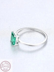 1只法國復古風格簡約經典的婆婆綠戒指,設計旨在改善手型,適合女性日常、假日和派對佩戴,顏色濃郁,鑲嵌s925純銀防過敏,時尚優雅的風格,簡單大氣,上班和通勤必備 - 經典四爪戒指 - 查看 4