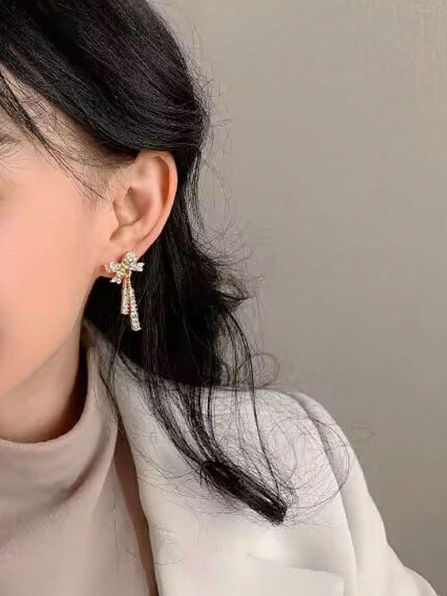 1 Par De Elegante Aretes Con Diseño De Lazo Y Decoración De Piedras Brillantes - Elegante lazo de diamantes - Ver 1