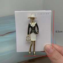 1個鋅合金卡通女孩子帶滴形包包胸針,日常穿搭創意服飾配件