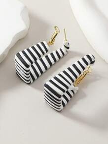 1pair Bohemian Style Black & White Striped / Zebra Striped / Yellow & White / Red & White Leather Hand-Woven C-Shaped Rectangle Earrings, Simple & Fashionable For Everyday Wear