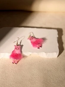 毛絨動物小豬戴著招牌吊墜耳環 - 可愛、有趣、現實、誇張的度假耳環 - 送給她的禮物,少女,聖誕獨特禮物 - 秋冬季節 - 穿裙子小豬 - 查看 4