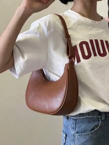 新品时尚简约大气月亮形亮面休闲经典日常通勤可拆卸单肩斜挎包