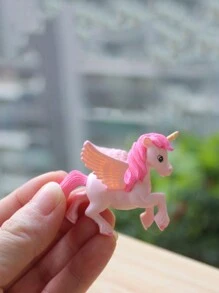 1 件微型景观装饰塑料飞马独角兽动物雕像，可用作蛋糕装饰、桌面装饰、可爱花园装饰娃娃，适合儿童（尺寸：5.5*4.7*4.5 厘米）最佳礼物