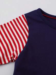 幼童女孩休閒舒適的有條紋圖案和可愛的聖誕樹印花冬裝