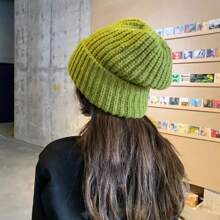 1頂綠色女款冬季針織帽,韓風厚桶毛休閒時尚針織帽,適用於秋冬季節