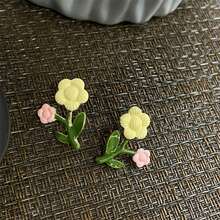 1對優雅花形耳針,適用於日常佩戴或送禮