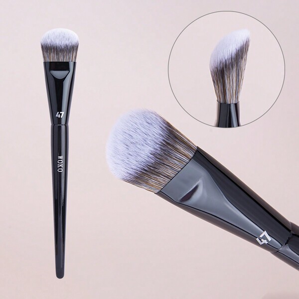 Pro 47 Foundation Brush, Puder & Lidschattenpinsel, Flüssiges/cremiges & Rouge-mix Abgewinkelter Professioneller Makeup-pinsel, 1 Stück