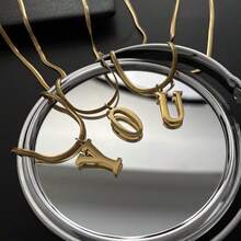 1件装时尚钛钢26字母吊坠蛇骨项链，可定制姓氏，情侣个性化小项链，节日礼物