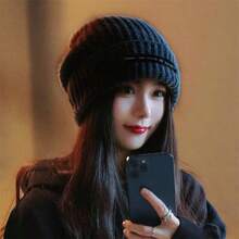 1只秋冬季日式風格針織帽,寬鬆帽身帶厚紗線,適用於男女,保暖同時保護耳朵,休閒風格