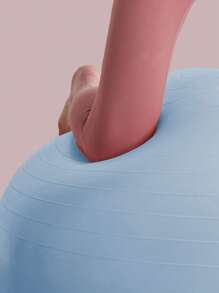 一套加厚防爆瑜伽球，专为女性设计的感觉统合训练球，也适合孕妇使用。