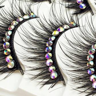 1 盒 5 对黑色长而浓密的假睫毛，带水钻，非常适合舞台表演、夜店、婚礼、拉丁舞表演等。
